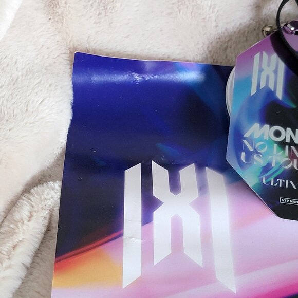 Monsta X KIHYUN No Limit US Tour ULT VIP Signed Poster w/ Tour VIP Badge - Picture 5 of 6